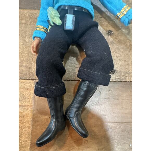 Vintage 1974 Mego Star Trek Mr. Spock 8” W/ Uniform Belt Phaser Communicator - Picture 4 of 9
